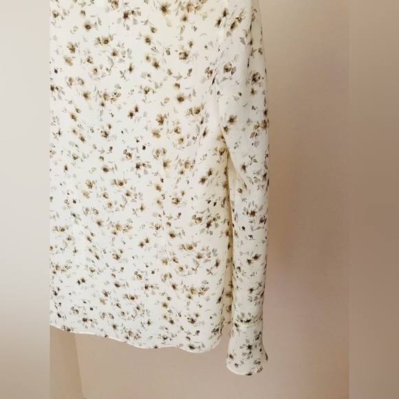 NWOT Nine & Co. Floral Button-Up Sheer Top With Bell Sleeves. Size 8 - Picture 4 of 6
